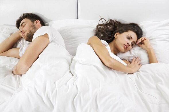 ผู้ชายที่มีสมรรถภาพไม่ดีและผู้หญิงที่ไม่พอใจบนเตียง